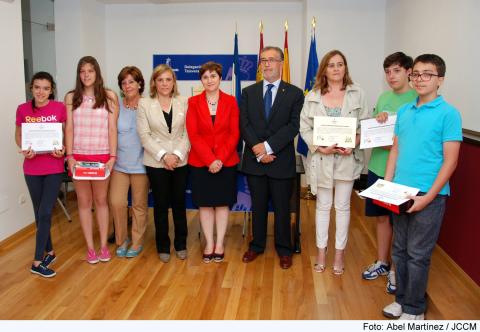Acto de entrega premio consumopolis colegio Fernando de Rojas de Talavera (1)