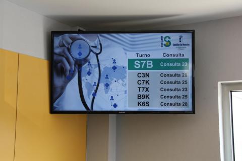 Detalle de las pantallas que informan a los usuarios de su turno