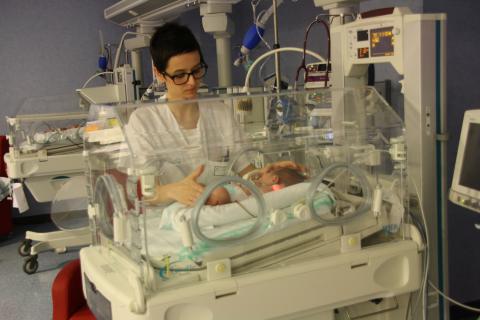 UCI neonatal del Hospital Mancha Centro donde se aplican los cuidados centrados en el desarrollo