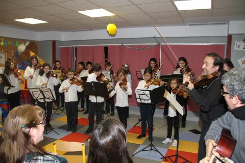 Concierto de los alumnos de violín de la Escuela Municipal de Música  ‘Eusebio Rubalcaba’, bajo la batuta del profesor Daniel Jiménez.
