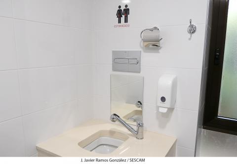 Baño adaptado para personas con ostomías. Hospital Guadalajara