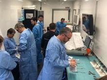 Traumatólogos del Complejo Hospitalario Universitario de Albacete actualizan su formación en técnicas quirúrgicas mínimamente invasivas