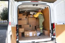 Salen hacia los centros sanitarios otros 235.000 artículos de protección para los profesionales sanitarios de Castilla-La Mancha