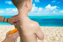Los dermatólogos recuerdan que el cáncer de piel se puede prevenir y que “una quemadura solar en la infancia duplica el riesgo de sufrirlo”